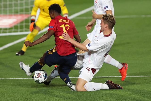 土媒：穆帅致电C罗，询问他是否有意来费内巴切